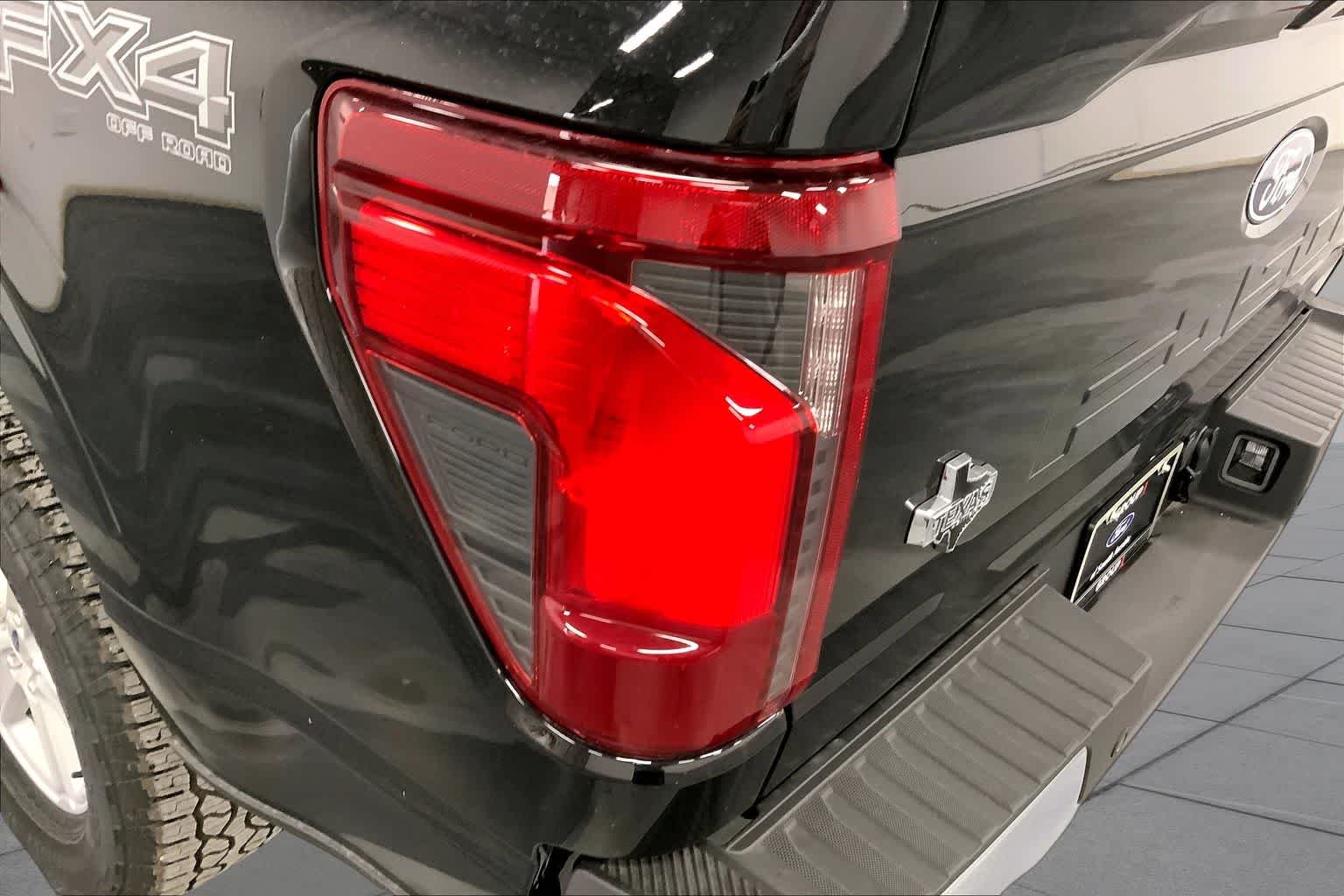 New 2026 Agate Black Metallic Ford XLT image 14