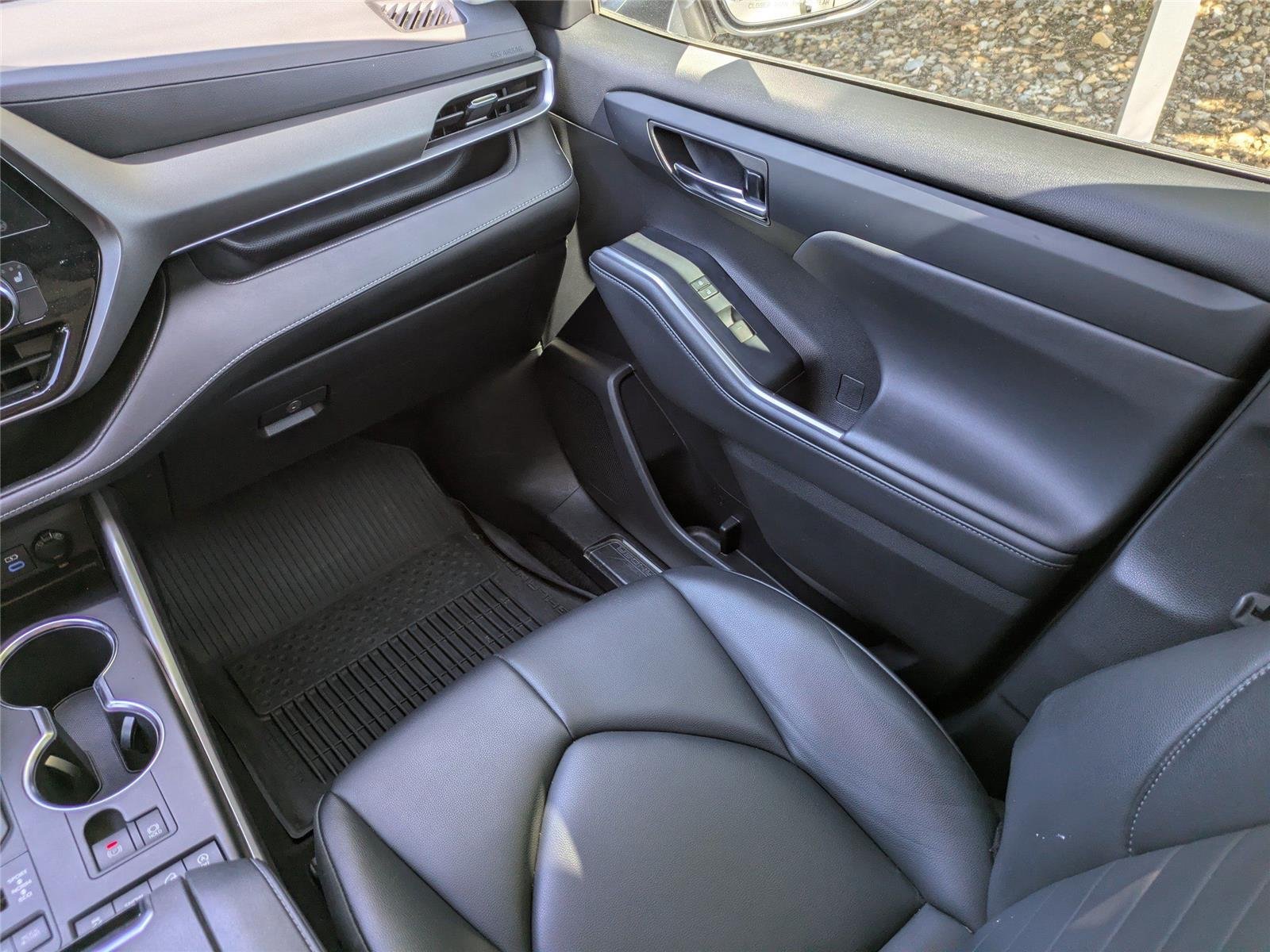 Used 2022 Wind Chill Pearl Toyota XLE image 21