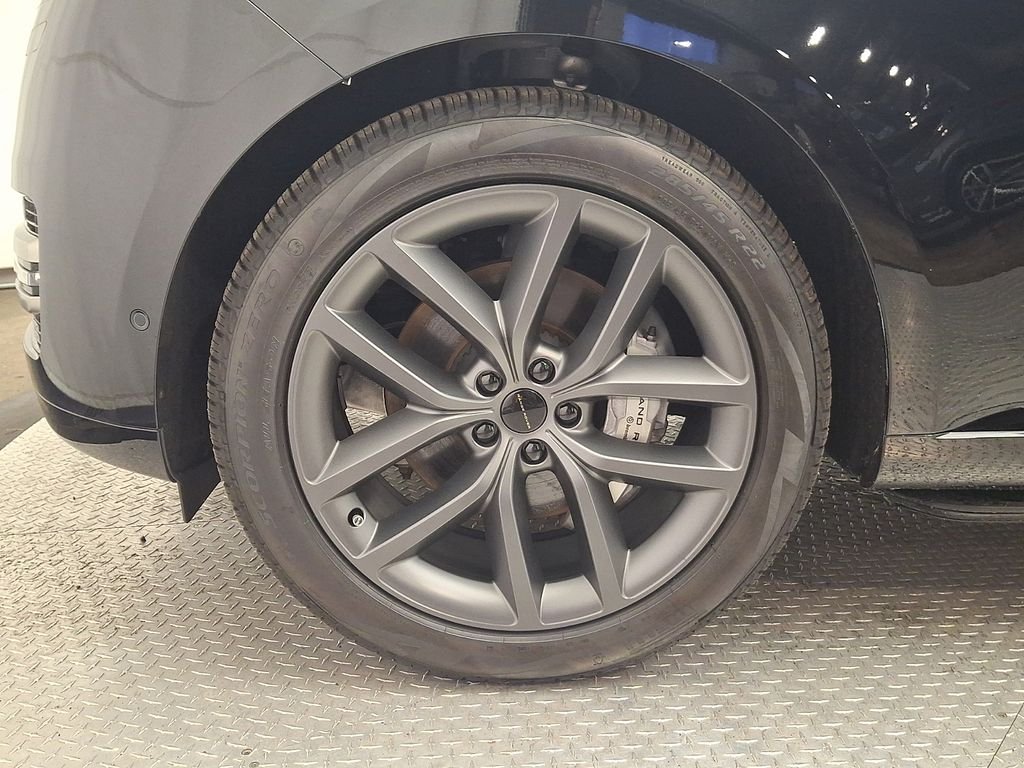 Used 2025  Land Rover SE image 8
