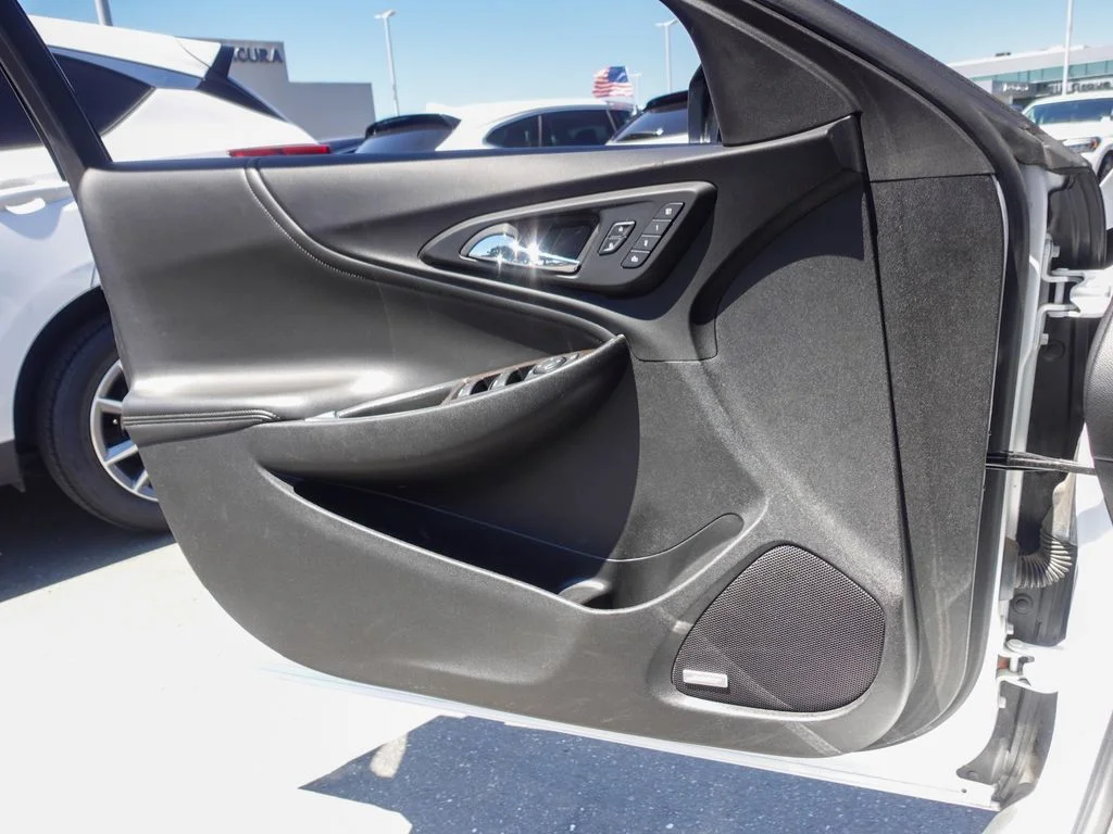 Used 2024 Summit White Chevrolet LT image 17