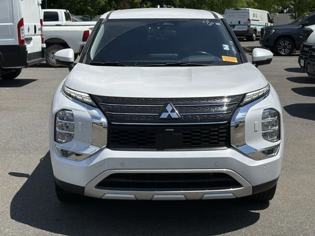 Used 2024 Silver Mitsubishi  image 7