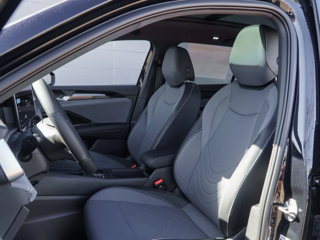 New 2026 Deep Black Pearl Volkswagen 2.0T SE R-Line Black image 8