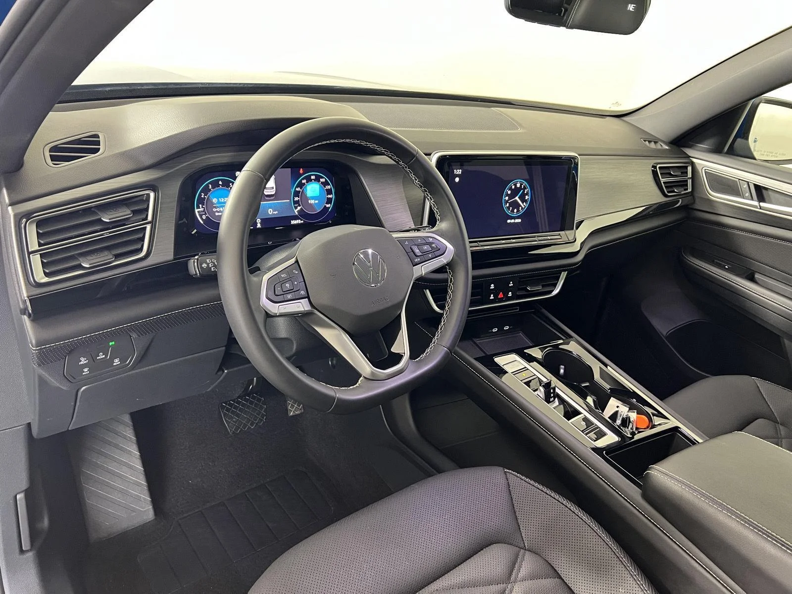 Used 2024  Volkswagen 2.0T SE w/Technology image 5