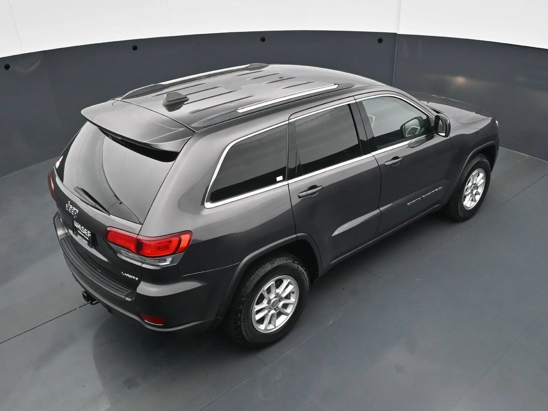 Used 2020 Granite Crystal Metallic Clearcoat Jeep Laredo E image 41