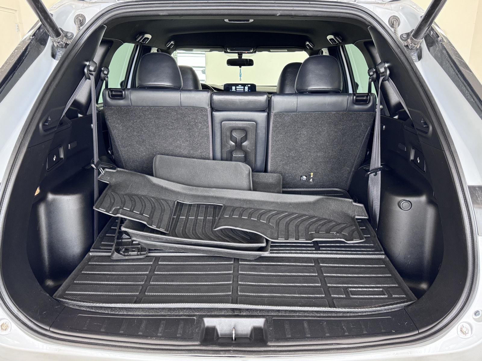 Used 2023 White Diamond Mitsubishi SE Black Edition image 6