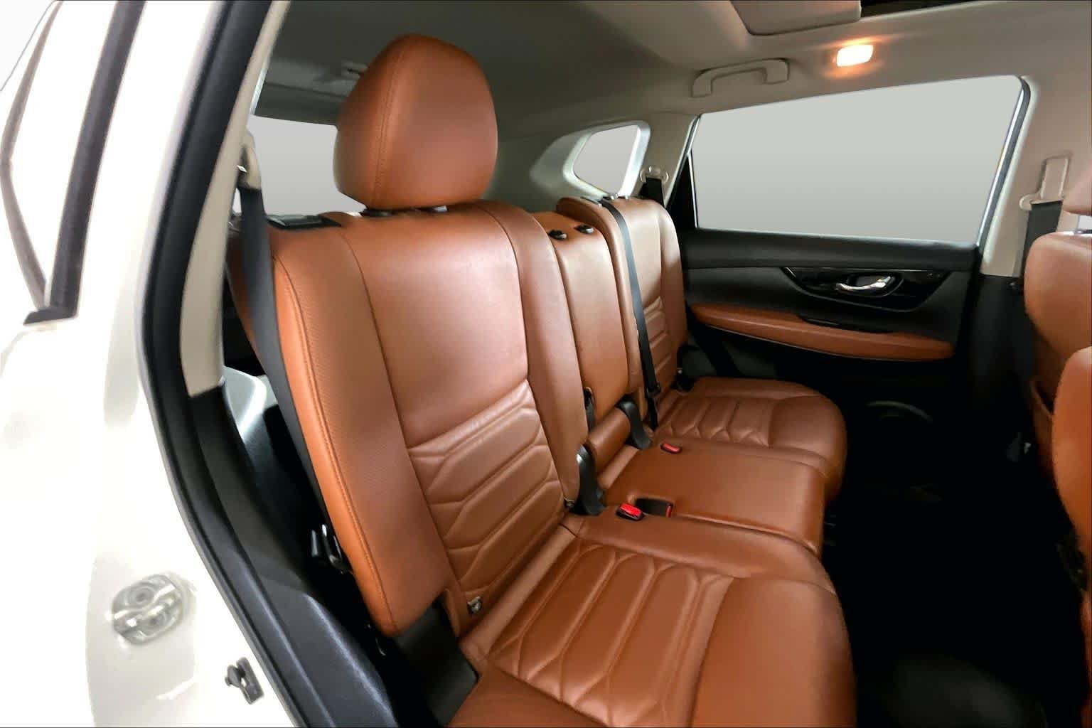 Used 2018 Pearl White Nissan SL image 19