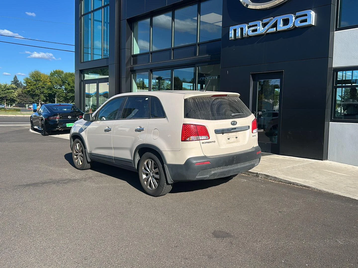 Used 2011 White Sand Beige Kia EX image 2