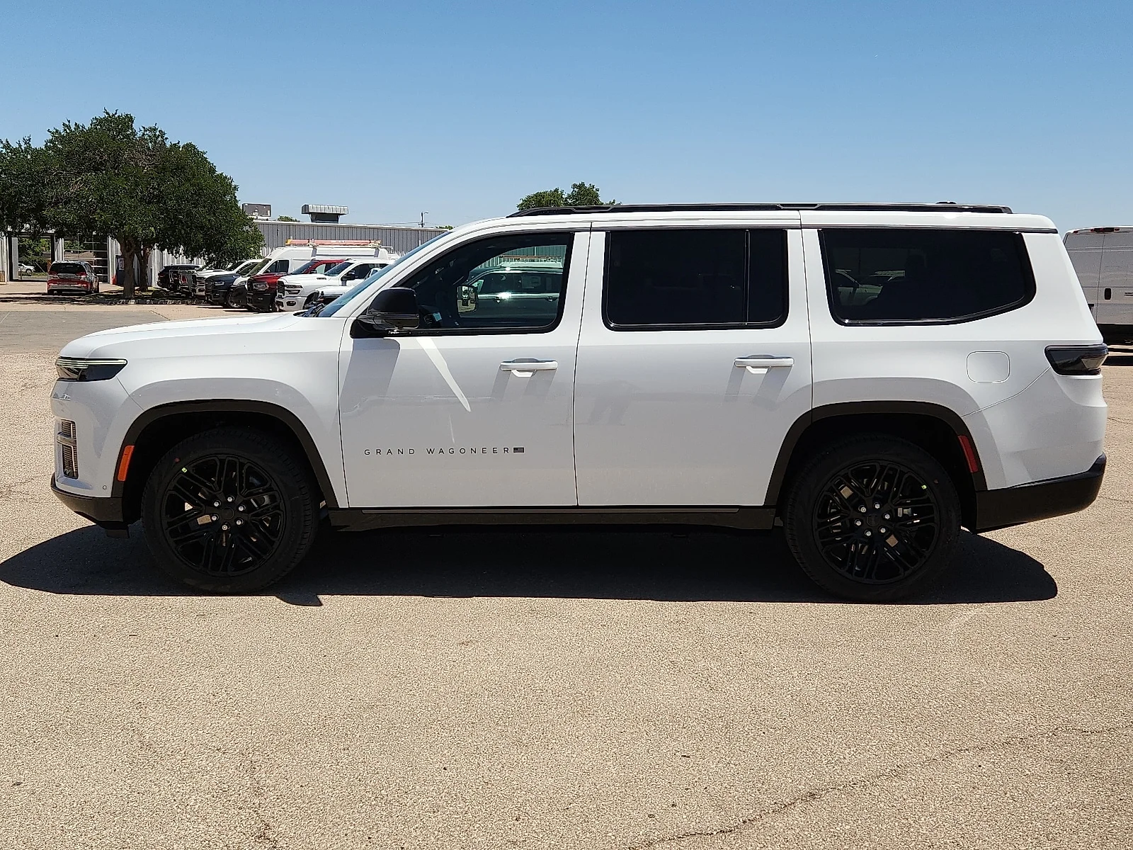 New 2026 Bright White Clear-Coat  Paint Jeep LIMITED RESERVE 4X4 image 2