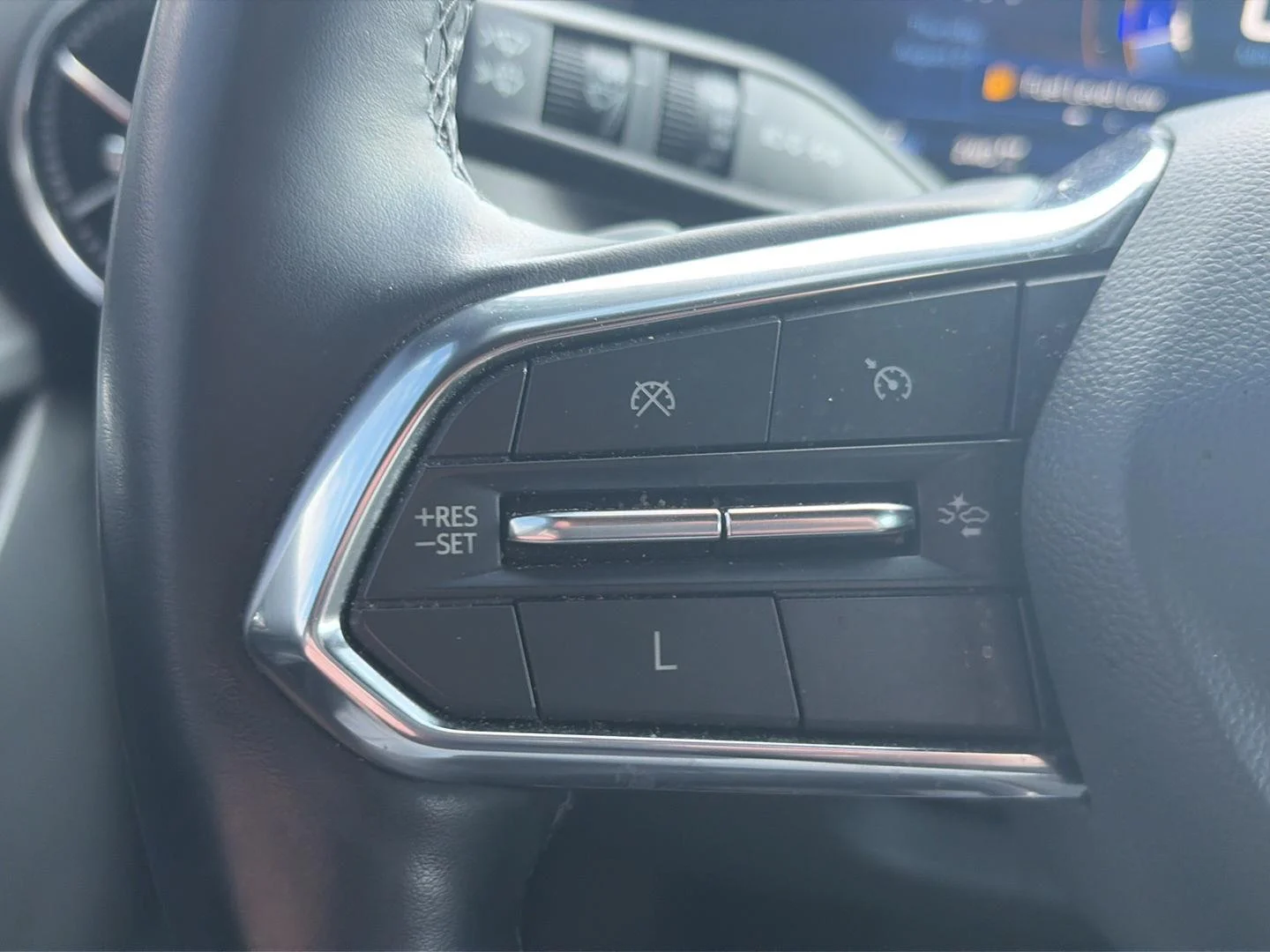 Used 2025 Mosaic Black Metallic Chevrolet AWD LT image 13