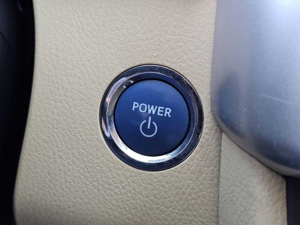 Used 2015 Mica Toyota Limited Platinum image 18