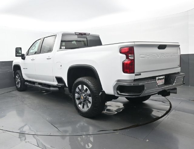 Used 2024 Summit White Chevrolet LT image 3