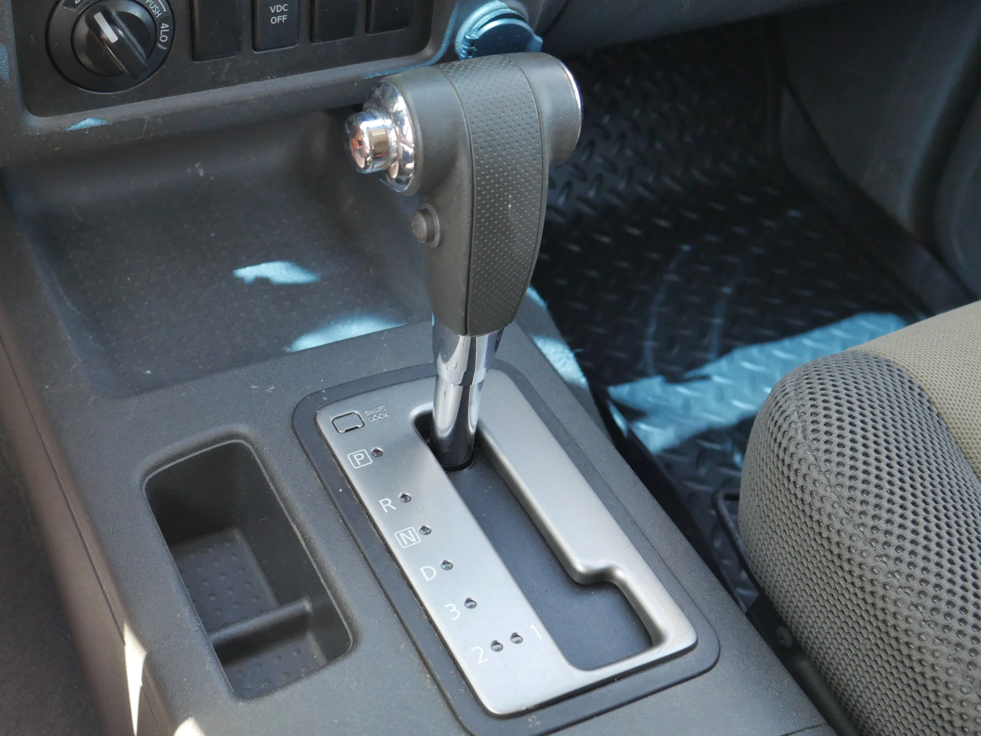 Used 2008 Avalanche Nissan SE image 12