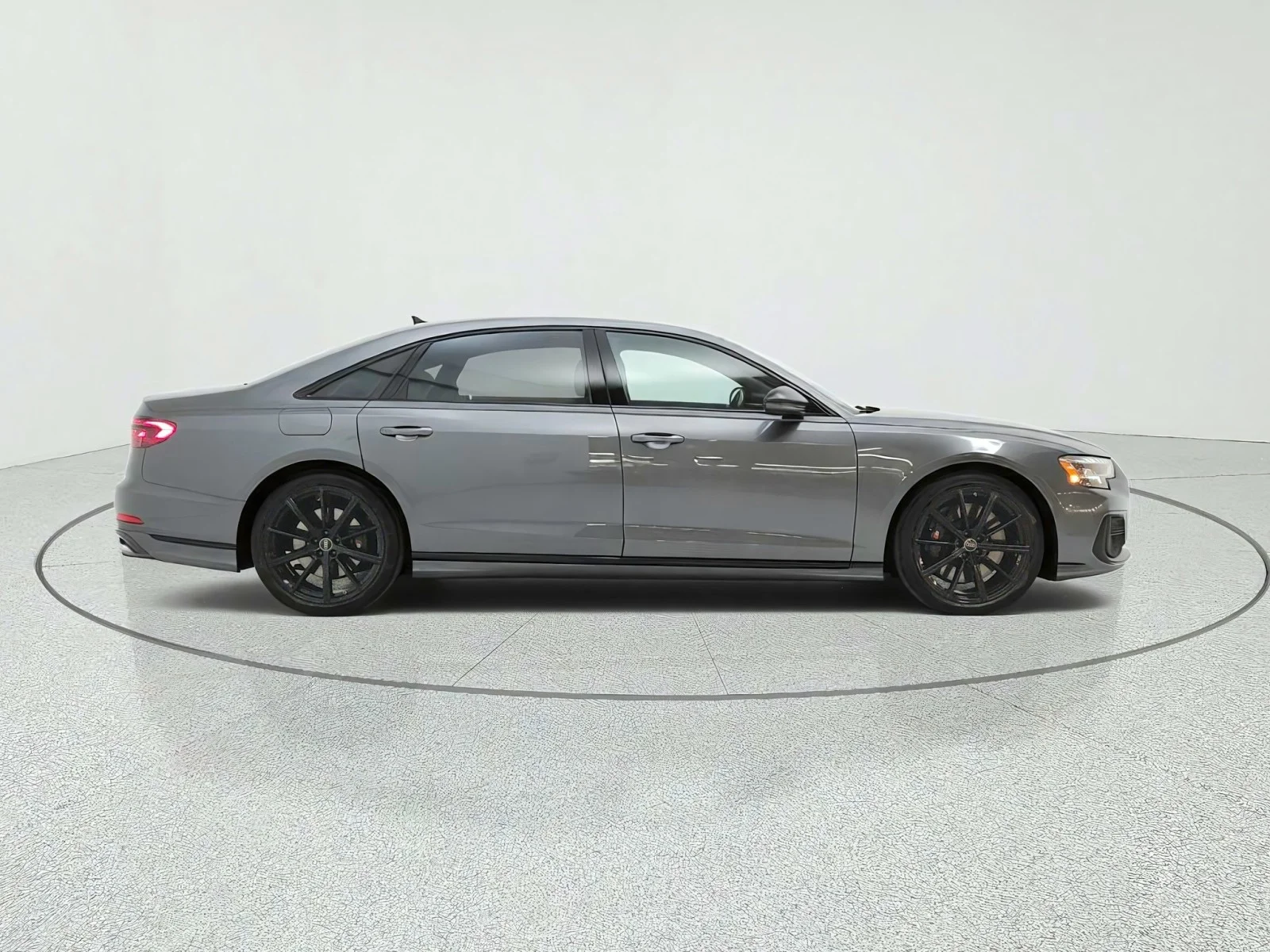 Used 2024 Daytona Gray Pearl Effect Audi 4.0 TFSI image 4