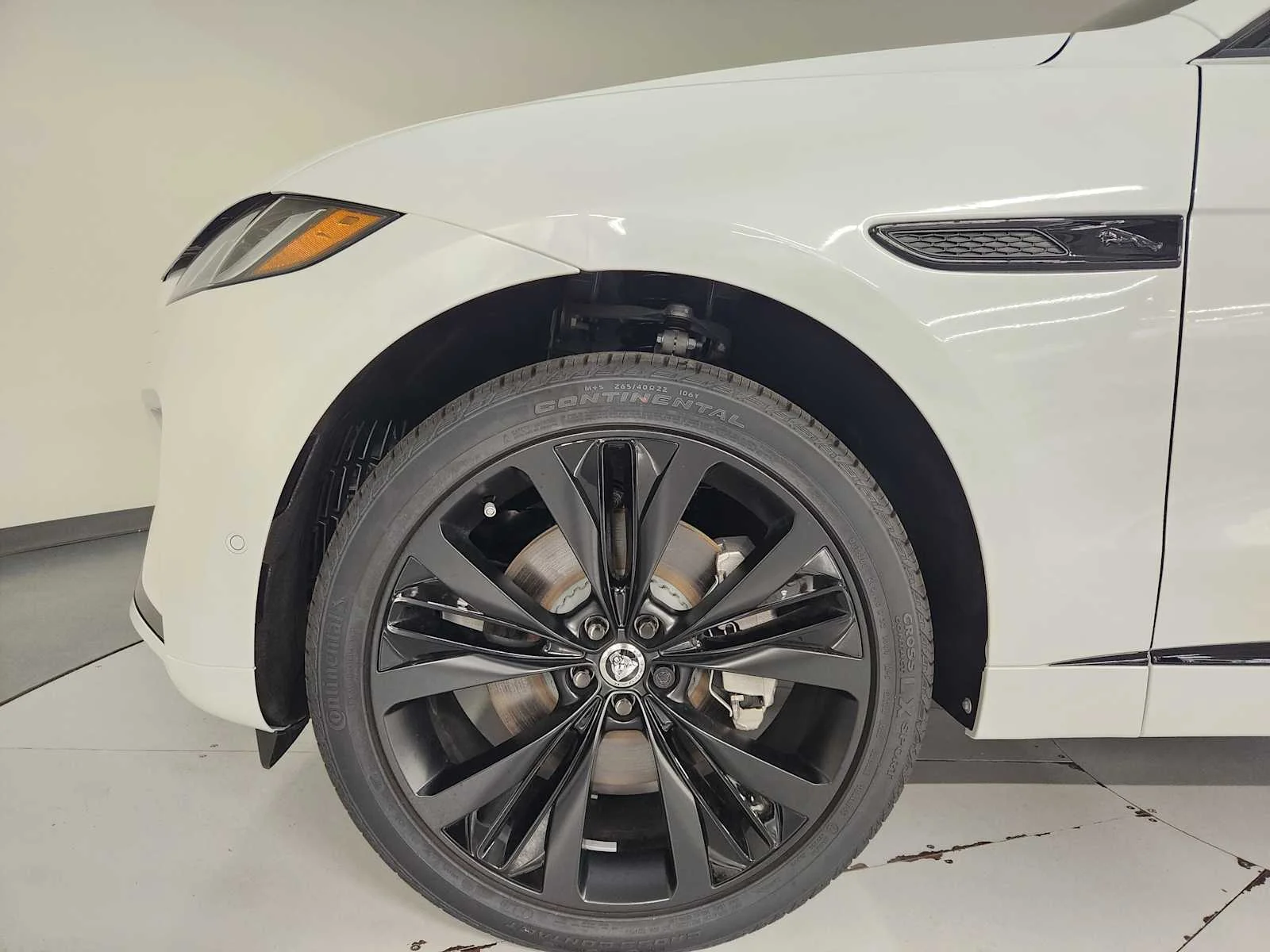 New 2026 Ostuni Pearl White Premium Metallic Jaguar R-Dynamic S image 18
