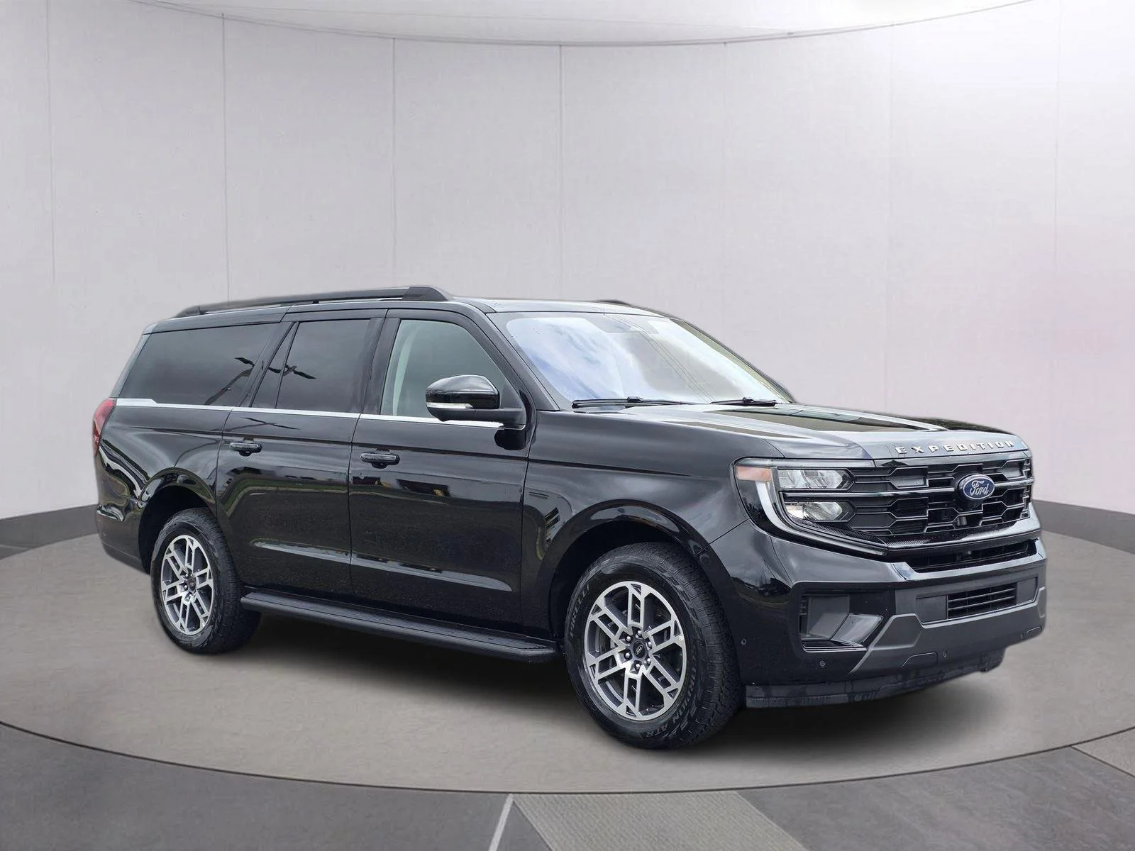 Used 2025 Agate Black Ford Active image 3