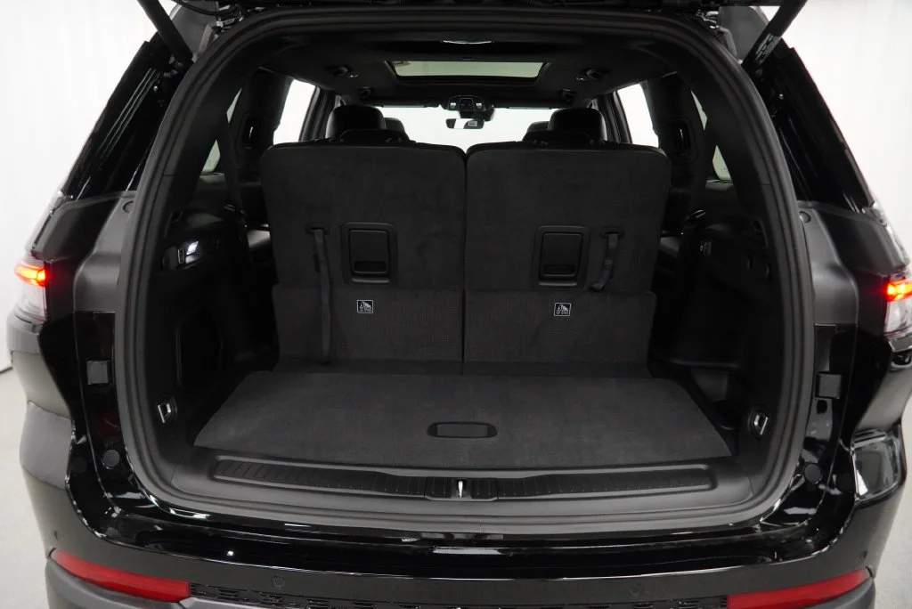 New 2027 High-Gloss Black Paint Jeep Limited image 33