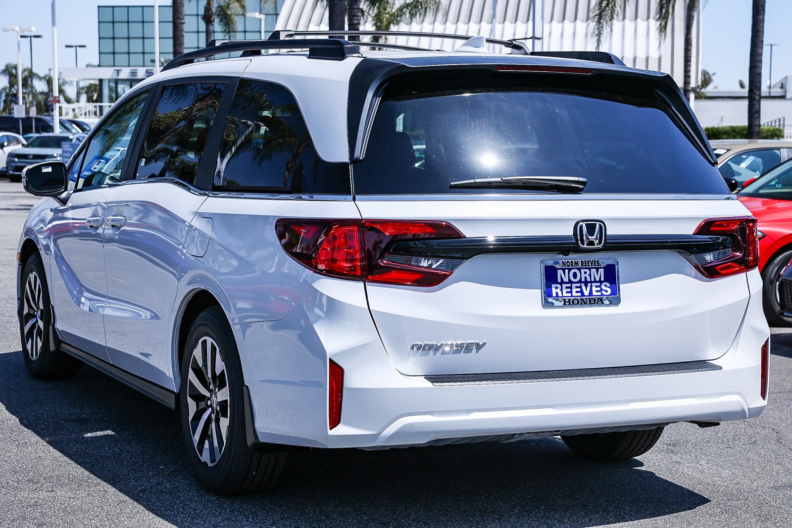 New 2026 Platinum White Pearl Honda EX-L Auto image 4