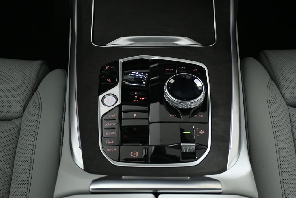 New 2027 White Metallic BMW xDrive40i image 24