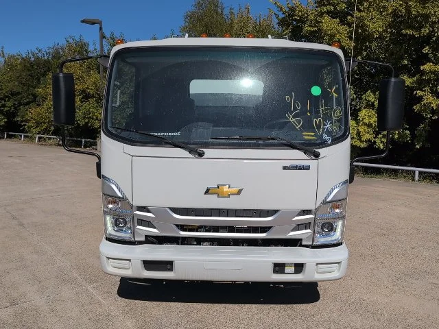 New 2025 Arc White Chevrolet 1WT image 13