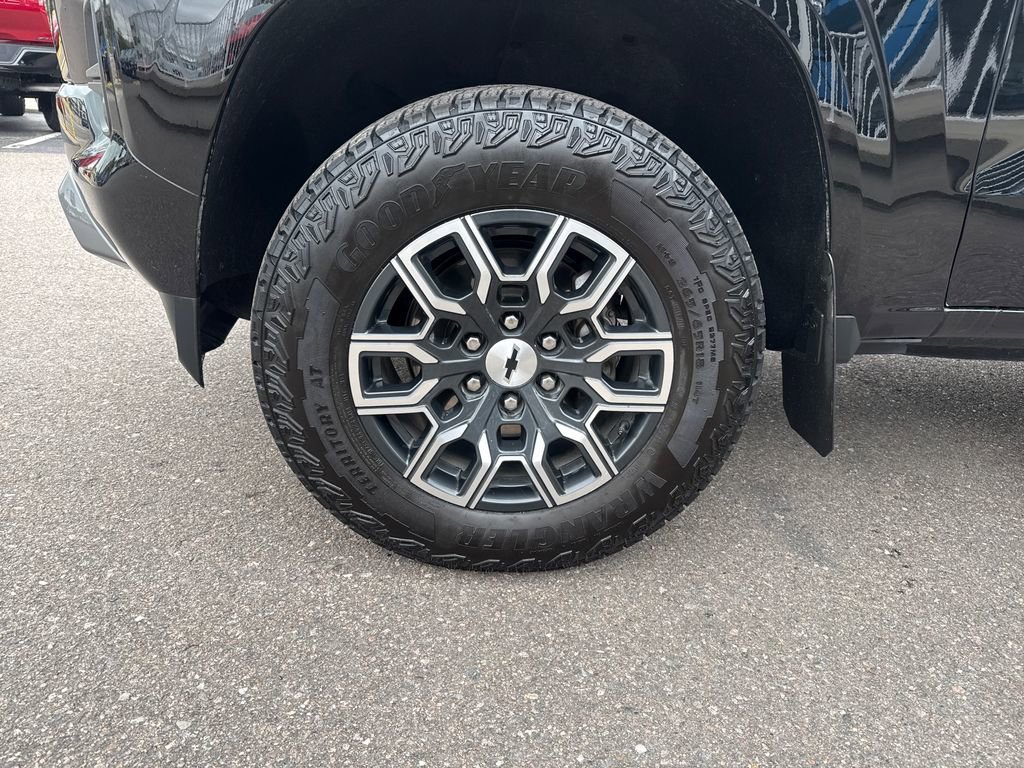 Used 2024 Black Chevrolet Z71 image 26