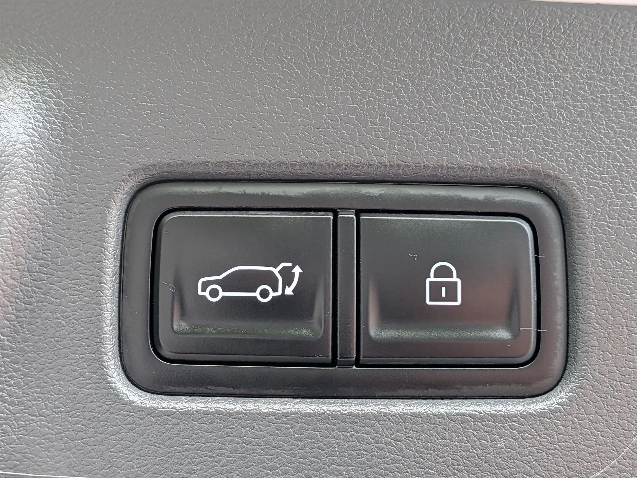 Used 2025 Shimmering Silver Pearl Hyundai SEL image 23