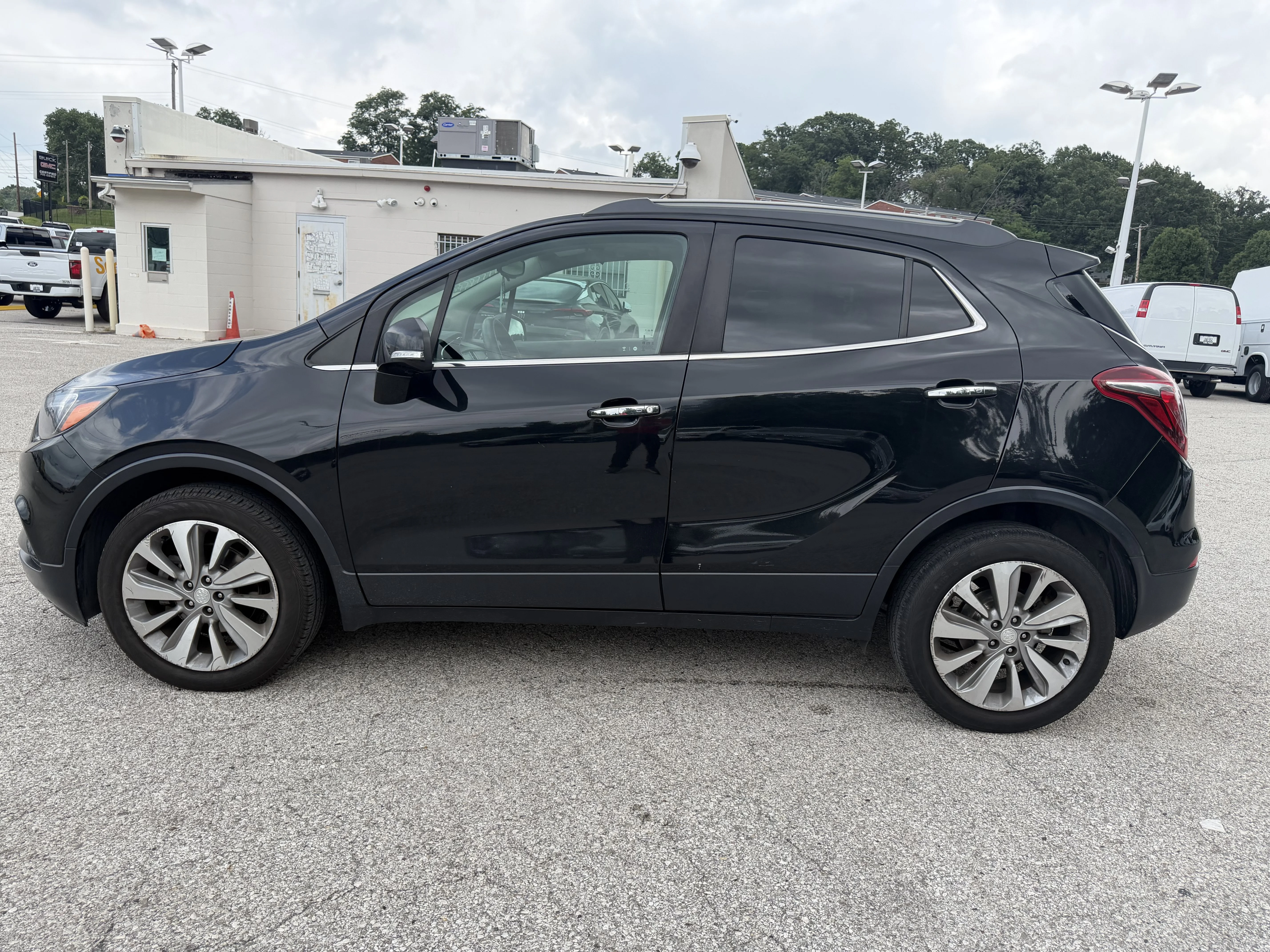 Used 2019 Ebony Twilight Metallic Buick Preferred image 4