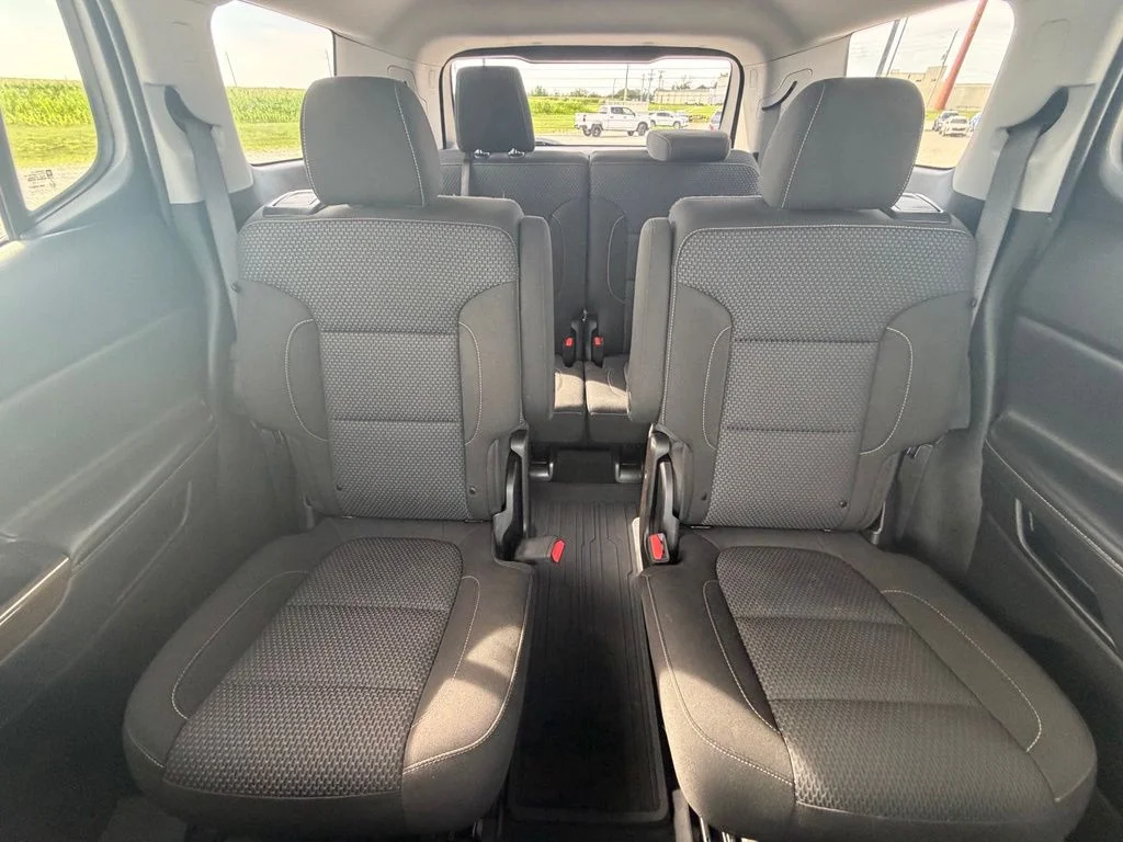 Used 2023 White GMC SLE image 23