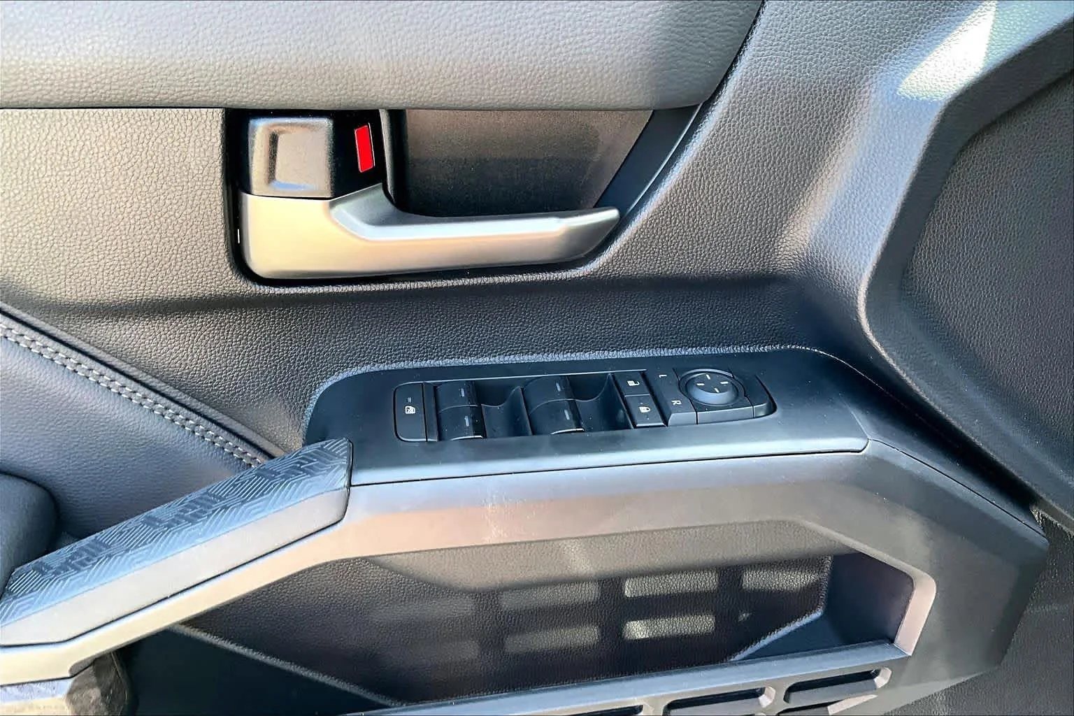 2025 Toyota Tacoma Limited - Photo 18