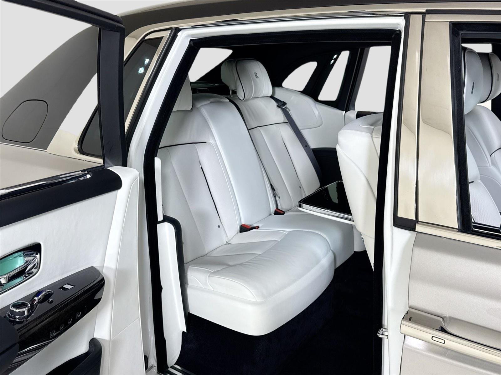 Used 2023  Rolls-Royce  image 34