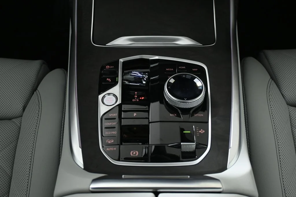 New 2027 White BMW xDrive40i image 24