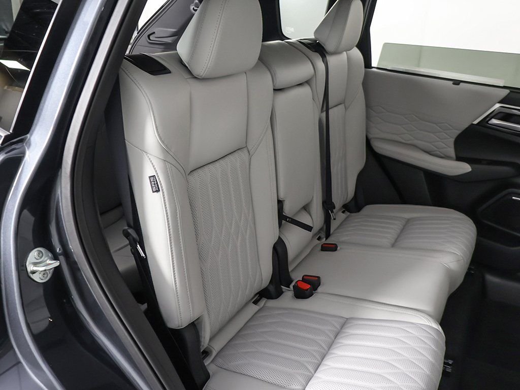 2025 Mitsubishi Outlander SEL - Photo 36