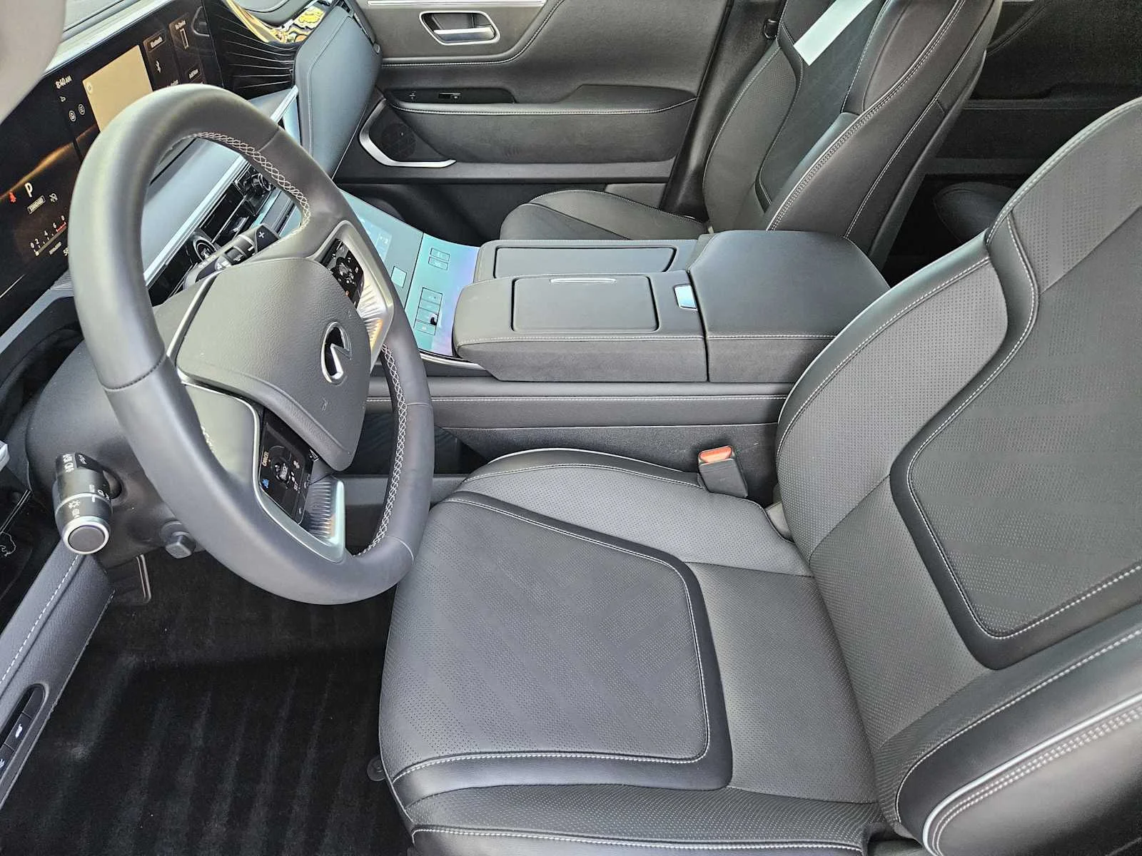 New 2027 RADIANT WHITE INFINITI Sport 4WD image 9