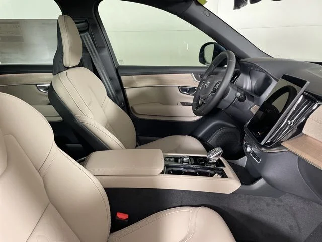 2025 Volvo XC90 Core - Photo 14