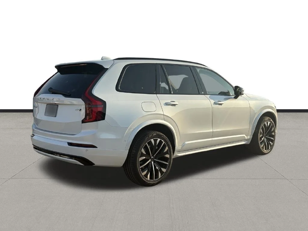 New 2026 Crystal White Volvo Ultra image 3