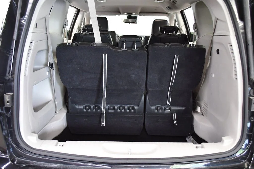 Used 2024 Black Chrysler Touring L image 21