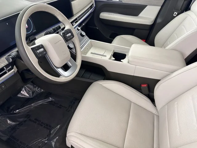 Used 2025 White Hyundai Calligraphy image 23