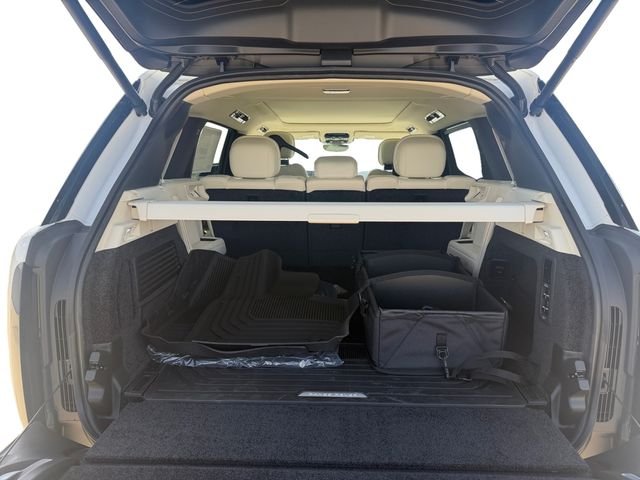 New 2026 Fuji White Land Rover SE image 18
