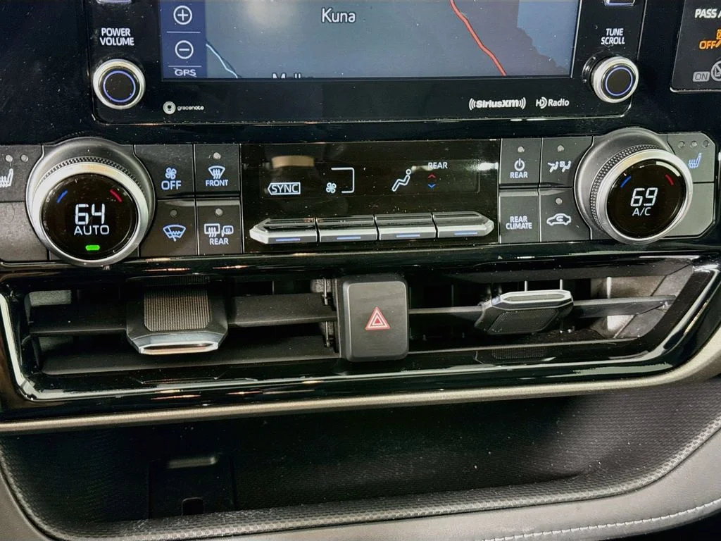 Used 2021 Blizzard Pearl Toyota XLE image 17