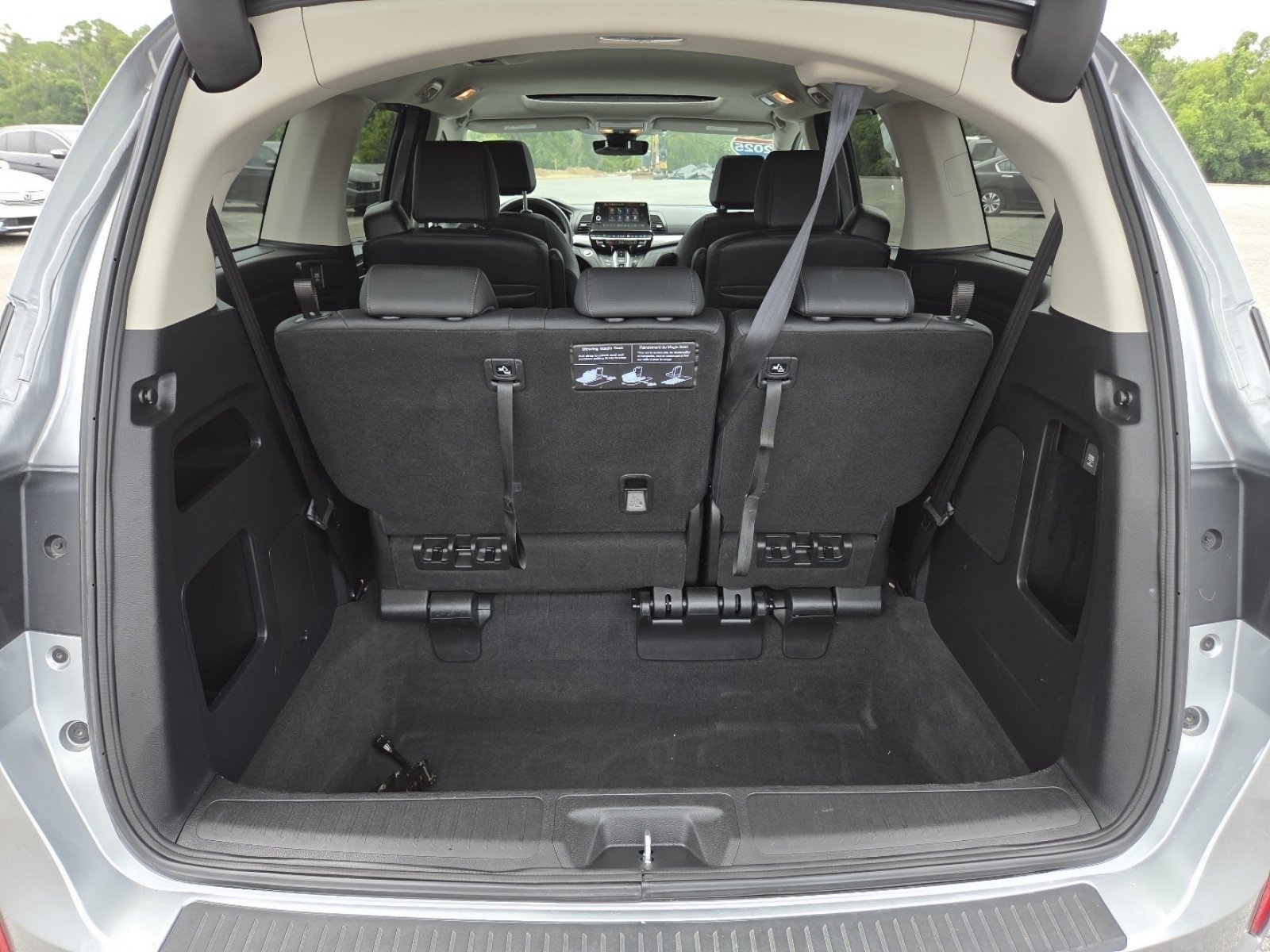 Used 2025 Solar Silver Metallic Honda EX-L image 23