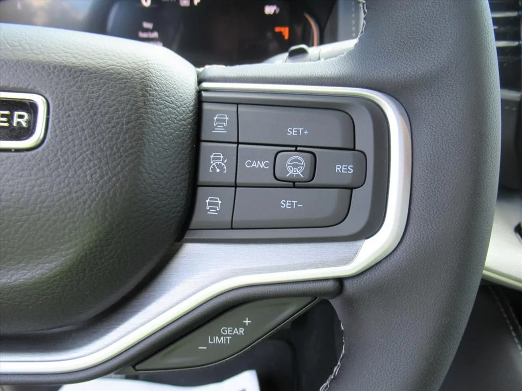 New 2026 Silver-Zynith Exterior Paint Jeep Limited Reserve image 25