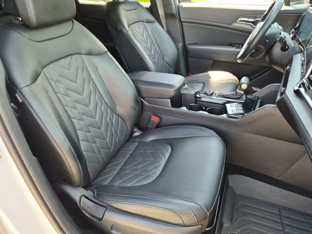 Used 2025 White Kia X-Line image 34