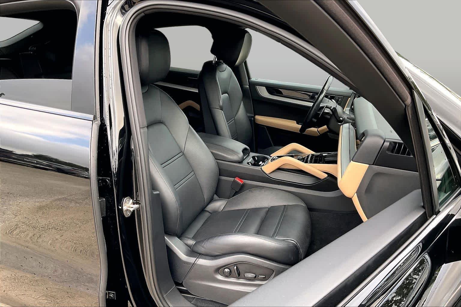 Pre-Owned 2024 Porsche Cayenne