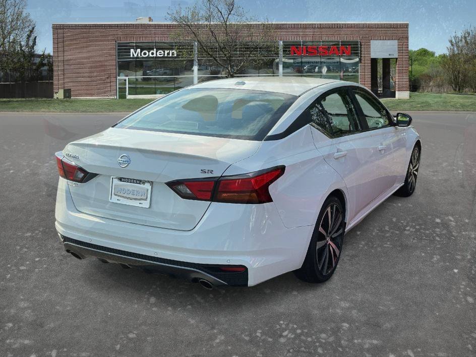 Used 2022 Glacier White Nissan 2.5 SR image 4
