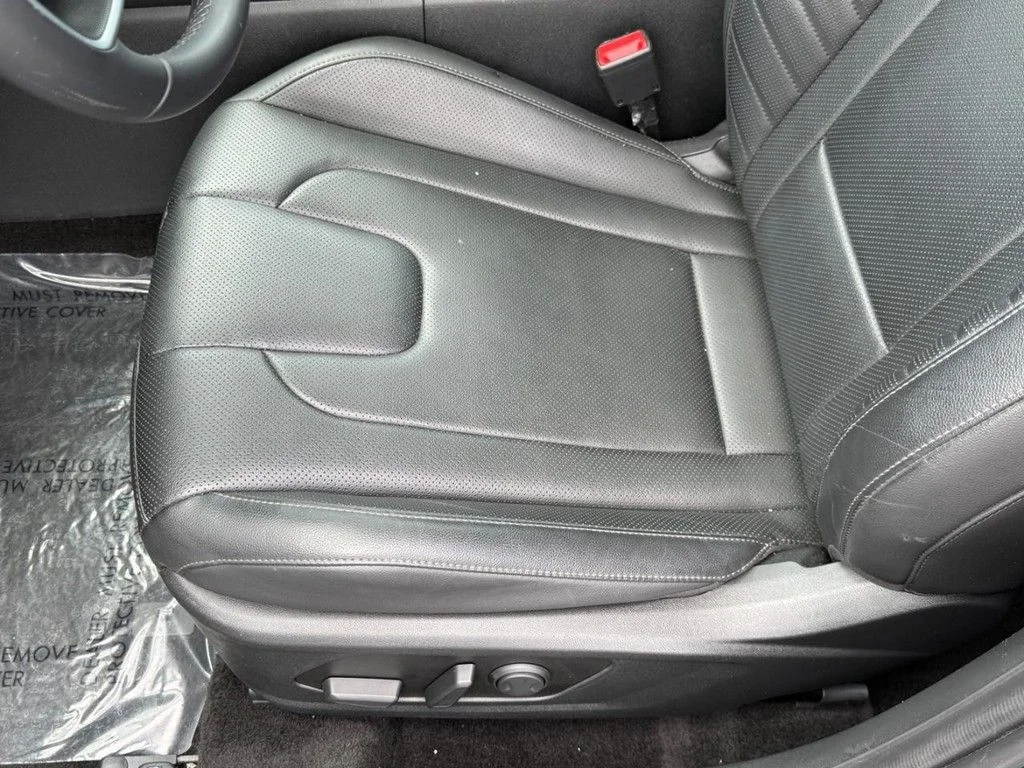 Used 2025 Black Hyundai Limited image 16