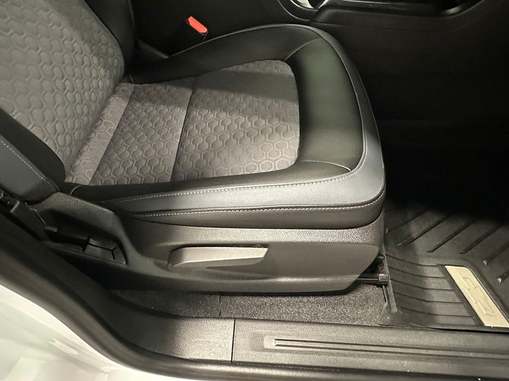 Used 2021 White Chevrolet Z71 image 28