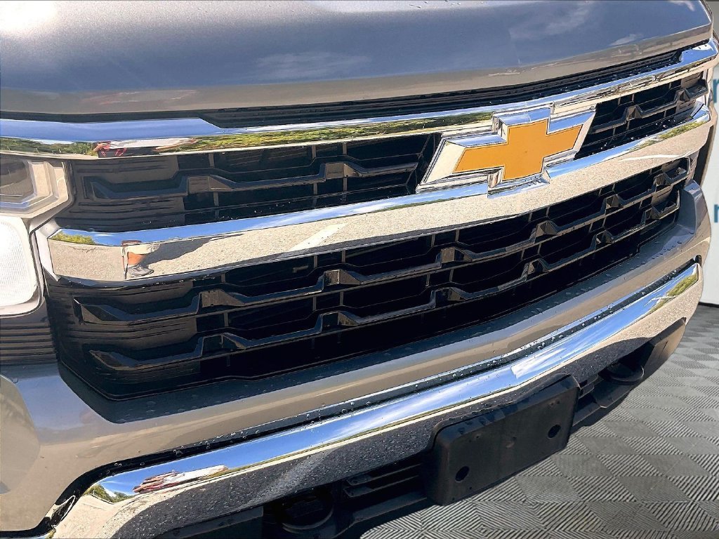 Used 2023 Gray Chevrolet LT image 30