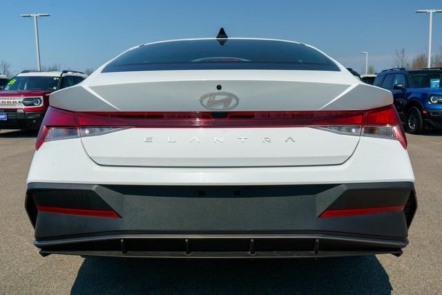Used 2024 White Hyundai SE image 7
