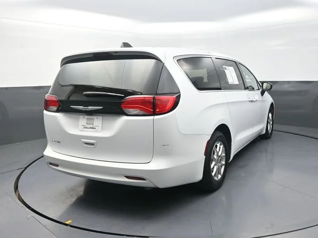 Used 2024 White Chrysler LX image 9