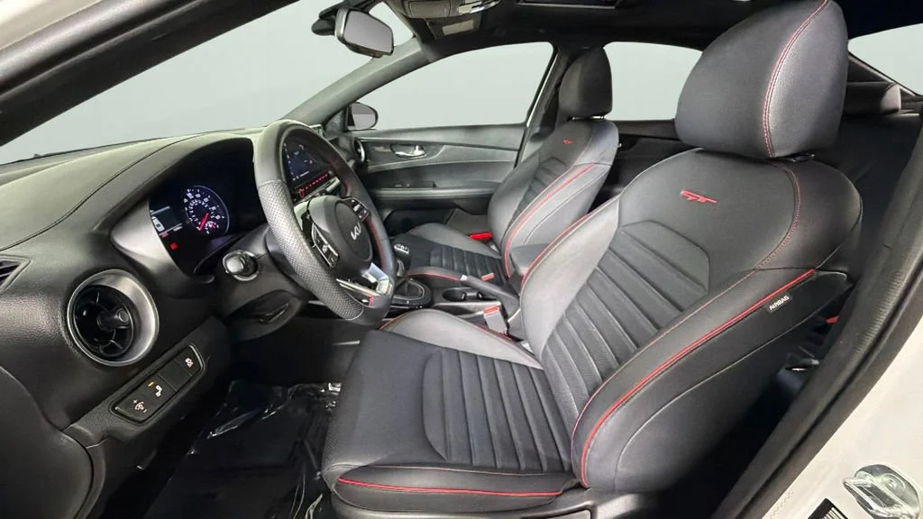 Used 2023 White Kia GT Manual image 17