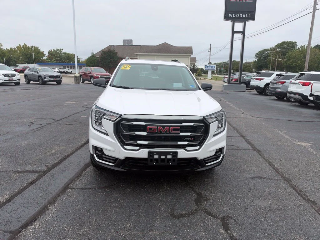 Used 2022 WHITE FROST TRICOAT GMC AT4 image 2